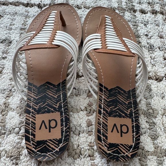 DV by Dolce Vita Women's White and Tan Sandals Size 7 - Picture 2 of 6